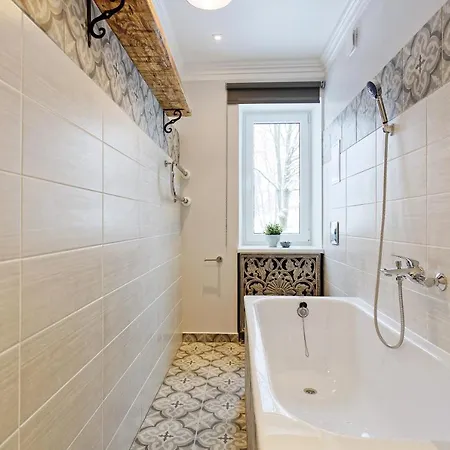 Teika Boutique Apt. + Free Parking Апартаменти Рига